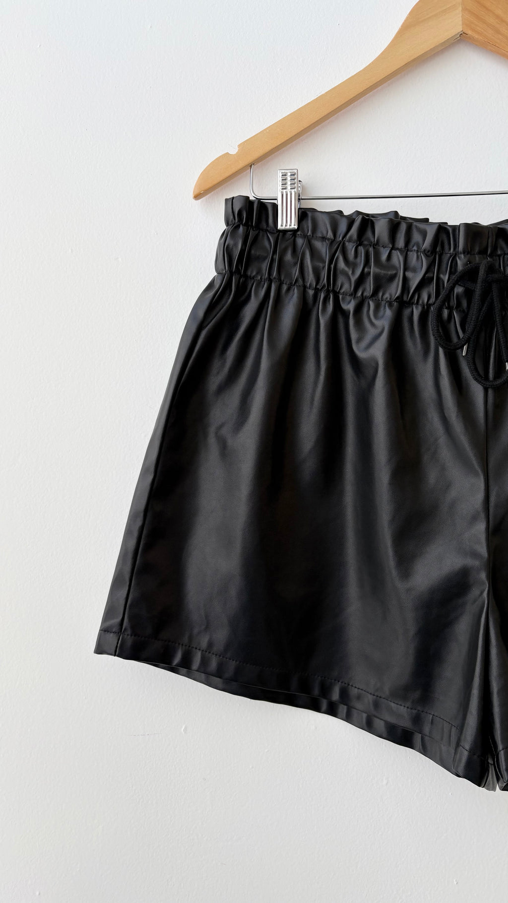 SHORT VINIPIEL