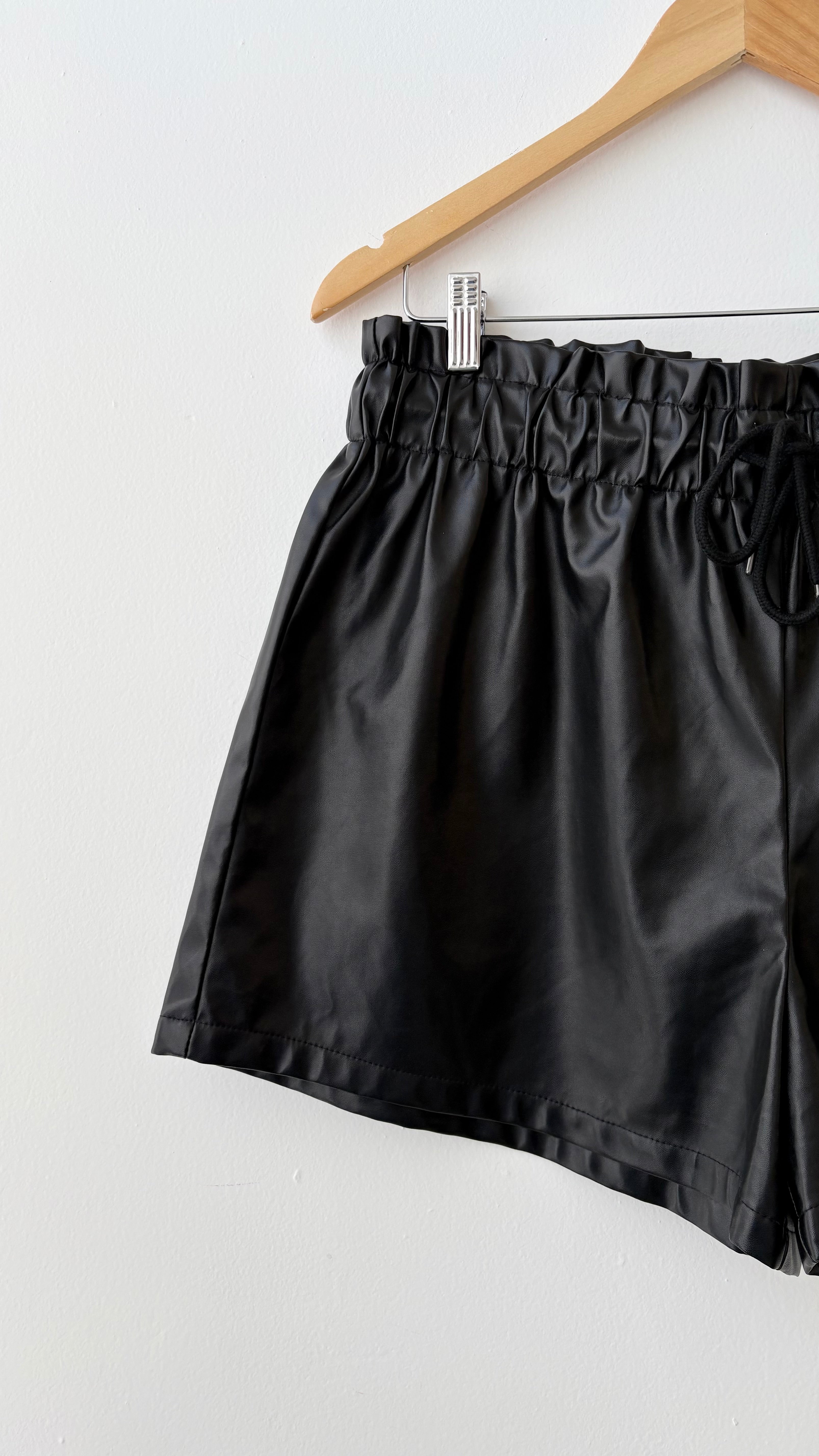 SHORT VINIPIEL