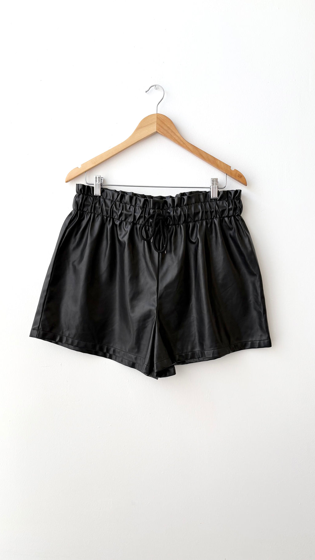 SHORT VINIPIEL