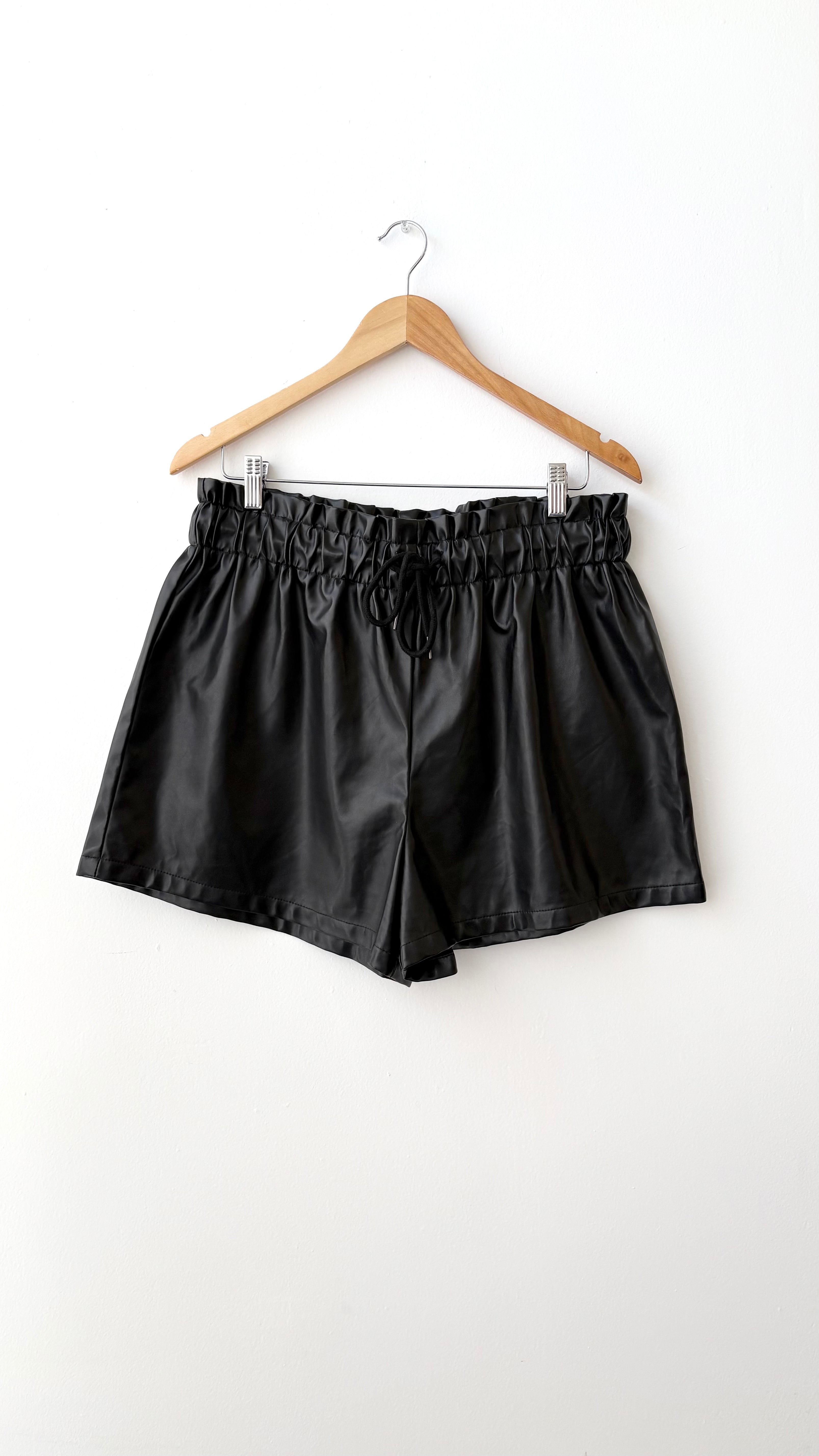 SHORT VINIPIEL